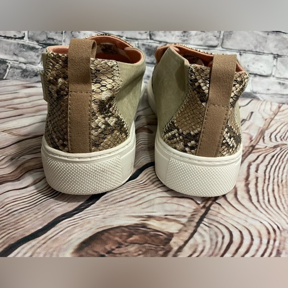 Hey Dude Peyton Shoes Women's 9 Metallic Brown Snake Embossed Slip On Sneakers - Picture 6 of 13